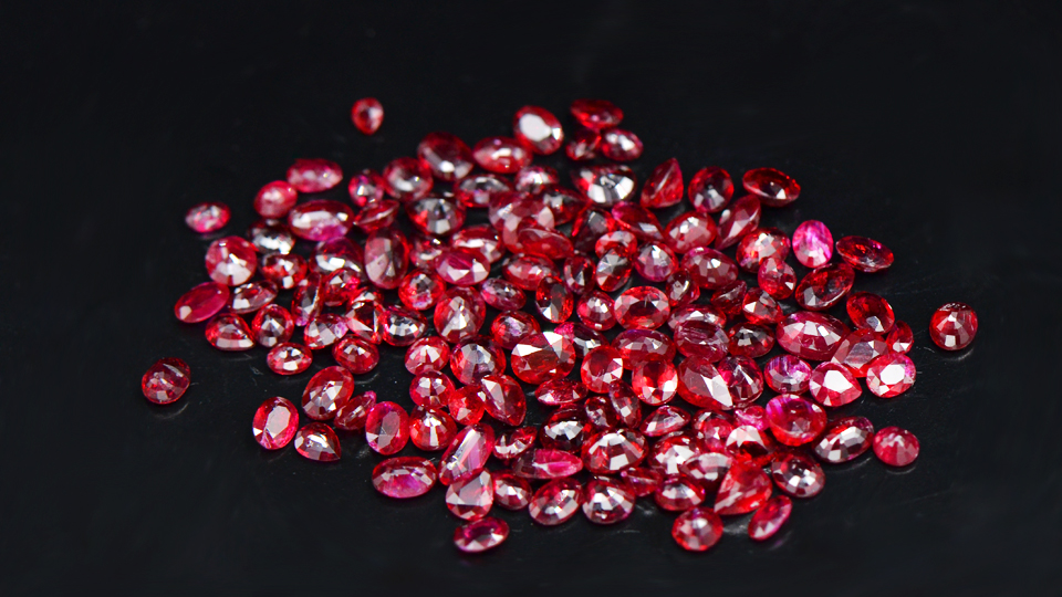 天然无烧鸽血红红宝石统包货