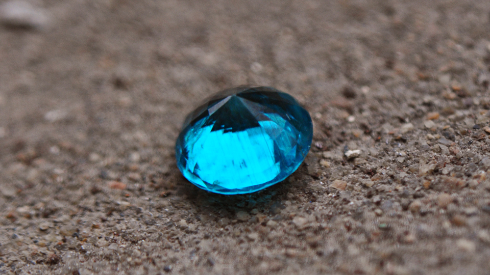 285克拉天然磷灰石裸石