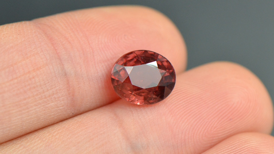 98克拉变色石榴石