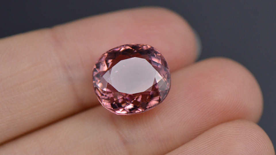 37克拉粉色碧玺
