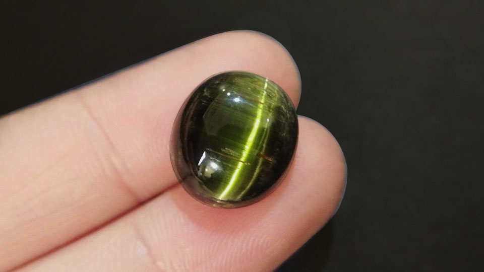 64克拉碧玺猫眼