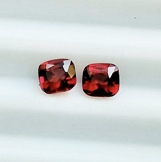 1.07克拉/2颗 天然红宝石