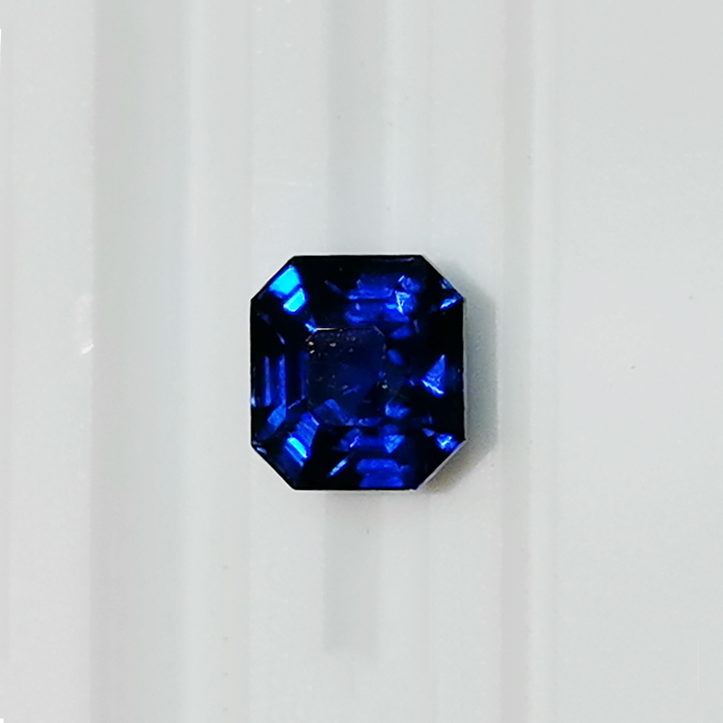 1.21克拉天然蓝宝石