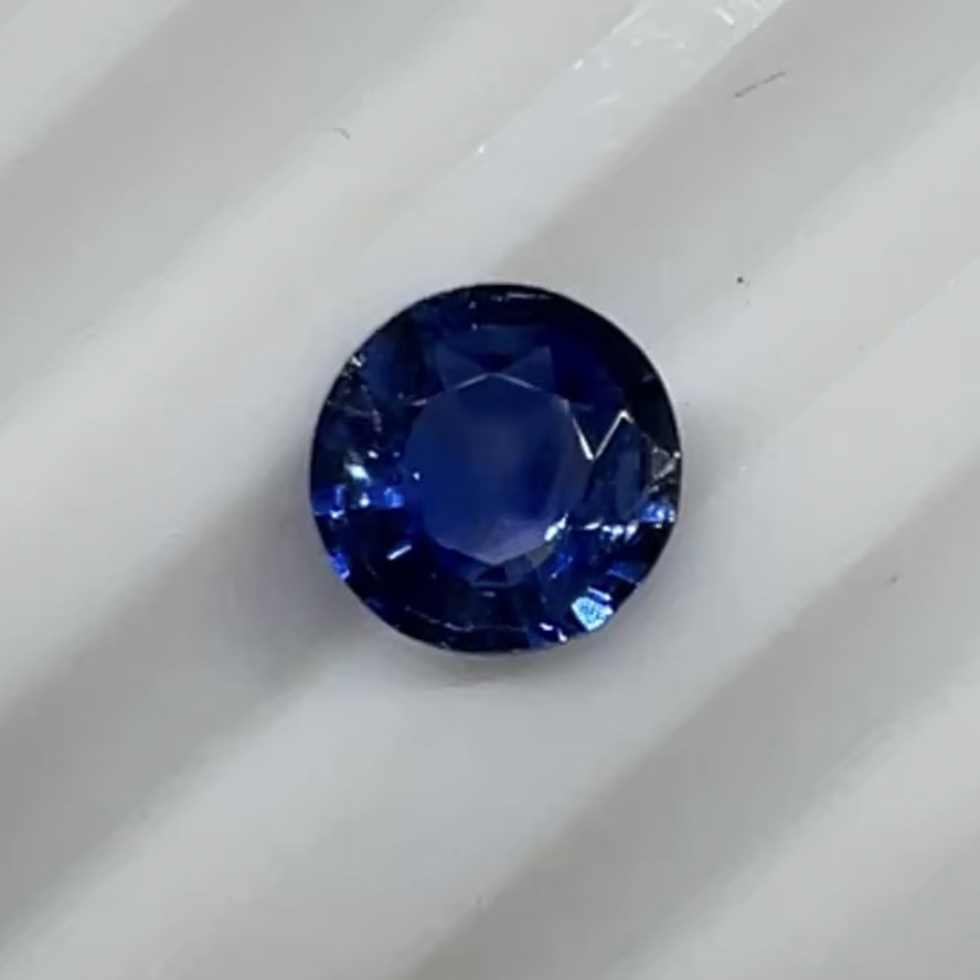 1.07克拉天然蓝宝石-ZXY