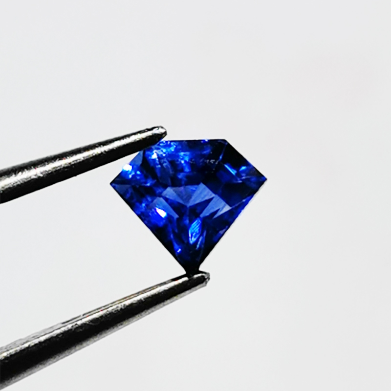 0.9克拉天然蓝宝石
