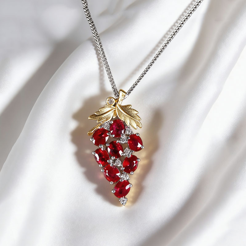 2.01克拉鸽血红红宝钻石吊坠
